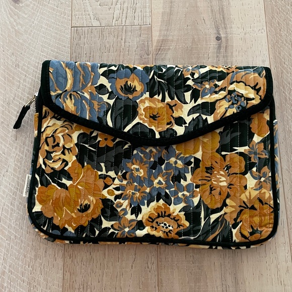 Sezane Quilted velvet Laptop Documents Case. Floral. - Picture 2 of 7